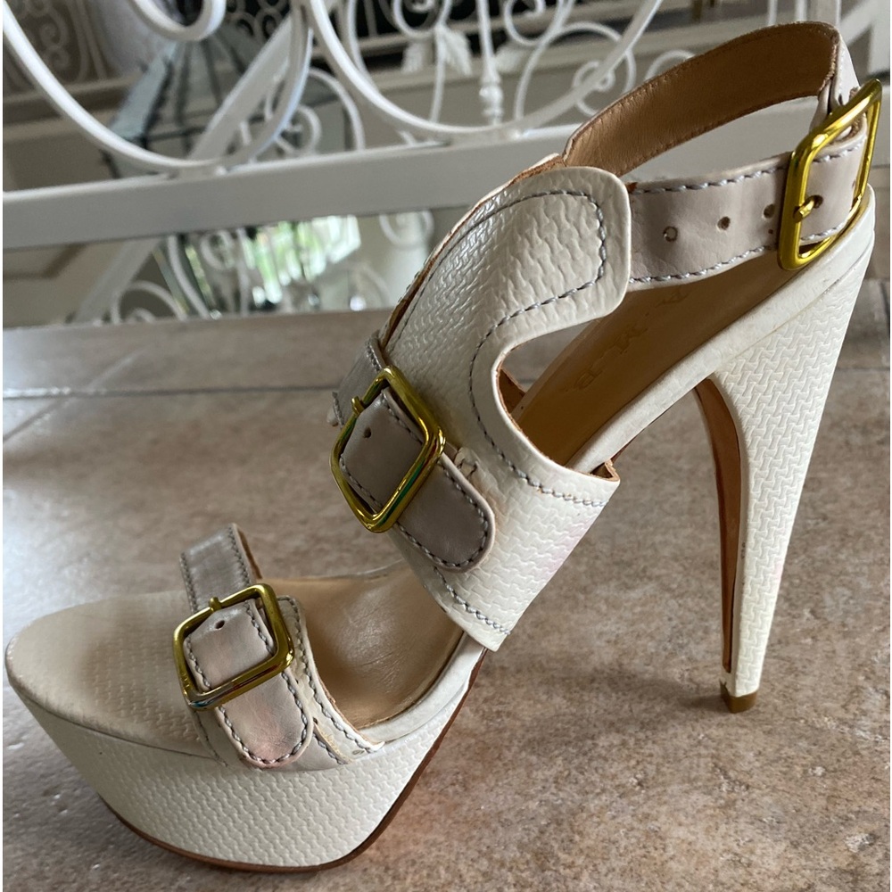 LAMB white heels Gwen Stefani